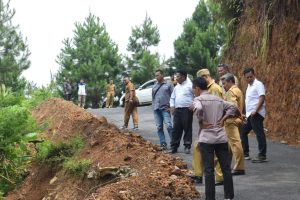 Featured image for DPRD BANJARNEGARA GELAR KUNJUNGAN KERJA TERKAIT BENCANA LONGSOR DI KECAMATAN PANDANARUM