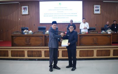 DPRD BANJARNEGARA GELAR RAPAT PARIPURNA PENYERAHAN RAPERDA PERTANGGUNGJAWABAN PELAKSANAAN APBD TAHUN ANGGARAN 2024