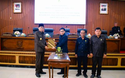 DPRD BANJARNEGARA GELAR RAPAT PARIPURNA PENDAPAT AKHIR FRAKSI TERHADAP RANCANGAN PERUBAHAN KUA-PPAS APBD 2025