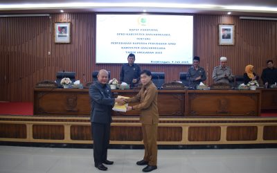 DPRD BANJARNEGARA GELAR RAPAT PARIPURNA PENYERAHAN RAPERDA APBD PERUBAHAN TAHUN 2025