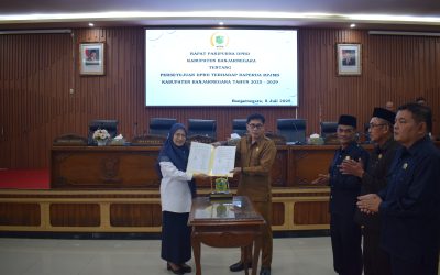 DPRD BANJARNEGARA GELAR RAPAT PARIPURNA: SETUJUI RAPERDA RPJMD 2025–2029 DAN TERIMA JAWABAN EKSEKUTIF ATAS PANDANGAN FRAKSI