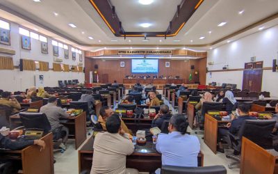 BADAN ANGGARAN DPRD SAMPAIKAN LAPORAN RAPERDA PERUBAHAN APBD 2025 DI RAPAT PARIPURNA