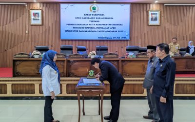 RAPERDA PERUBAHAN APBD 2025 DISEPAKATI DALAM RAPAT PARIPURNA DPRD BANJARNEGARA